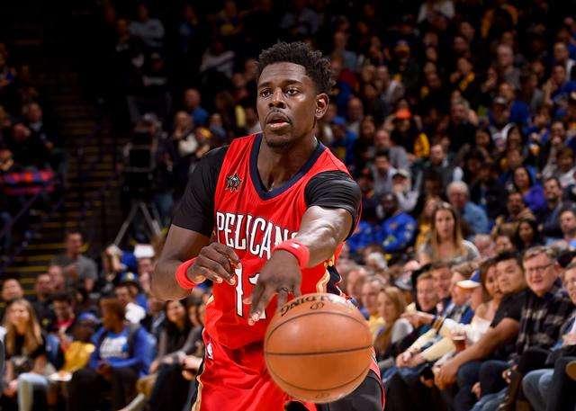 NBA直播- 霍勒迪制胜抢断雄鹿险胜76人  